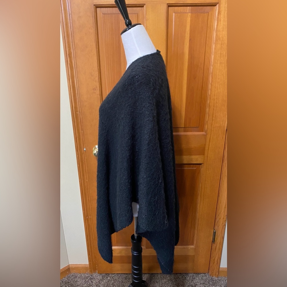 NWT Steve Madden Open Front Cape/Shawl Sweater - Picture 5 of 5